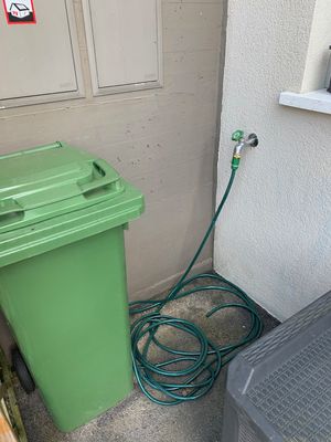 Trinkwasserhahn und Abfallentsorgung