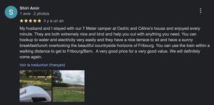 Mein Mann und ich waren mit unserem 7-Meter-Wohnmobil bei Cédric und Céline und haben jede Minute genossen. Beide sind extrem nett und helfen bei allem. Wasser- und Stromanschluss sind einfach, und es gibt eine schöne Terrasse. Der Bahnhof ist zu Fuß erreichbar. Sehr gutes Preis-Leistungs-Verhältnis. Wir kommen auf jeden Fall wieder.